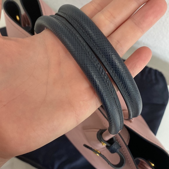 Prada excellent condition - Picture 5 of 15